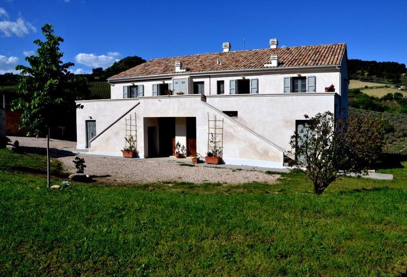 B&B Casale Fonte Vecchia Monteprandone Buitenkant foto